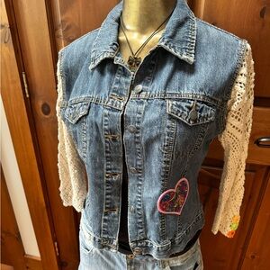Upcycled jean jacket / veste jeans stylisée
